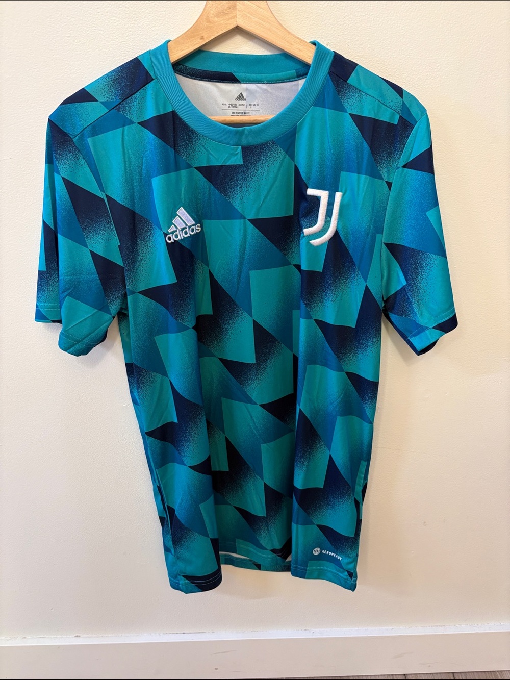Adidas - Juventus Menโs Training Jersey